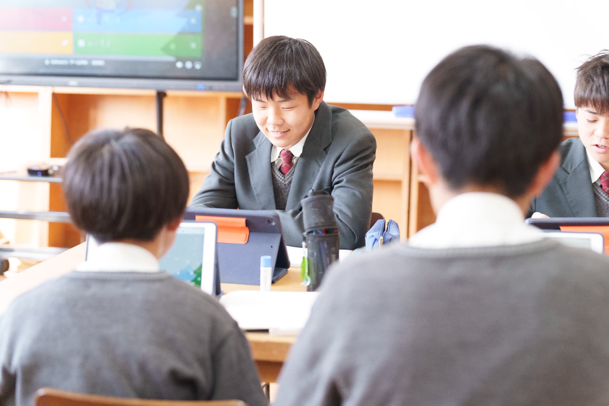 ディスカッションに参加する学生たちの様子