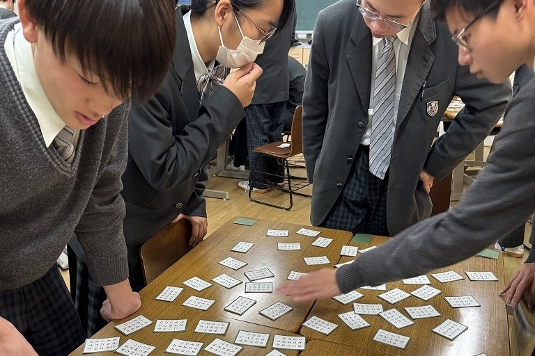 高３古典探究　高校生活最後の百人一首大会！