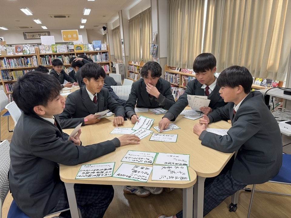 中２MYP3言語と文学 第1回小説の冒頭1文目カードゲーム大会