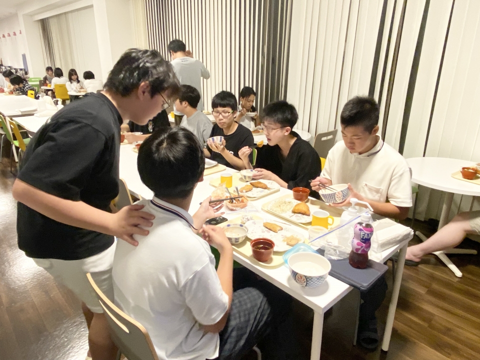 9月最後の寮の食卓