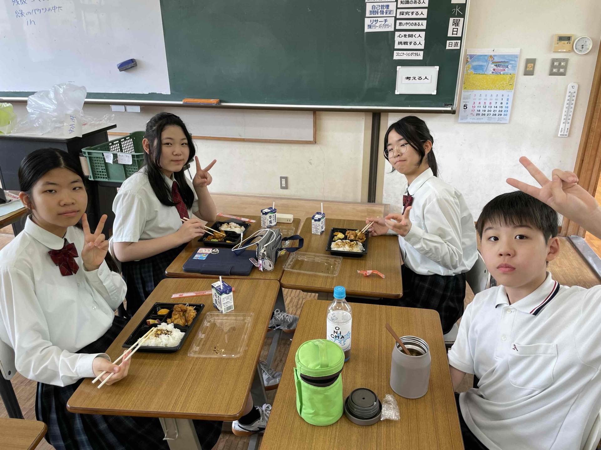 0513 教室給食・テント設営 (1)