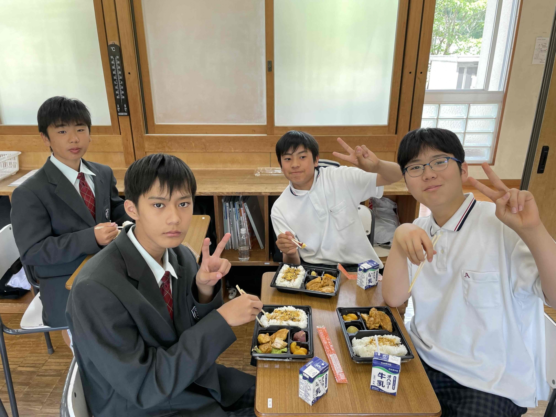 0513 教室給食・テント設営 (2)