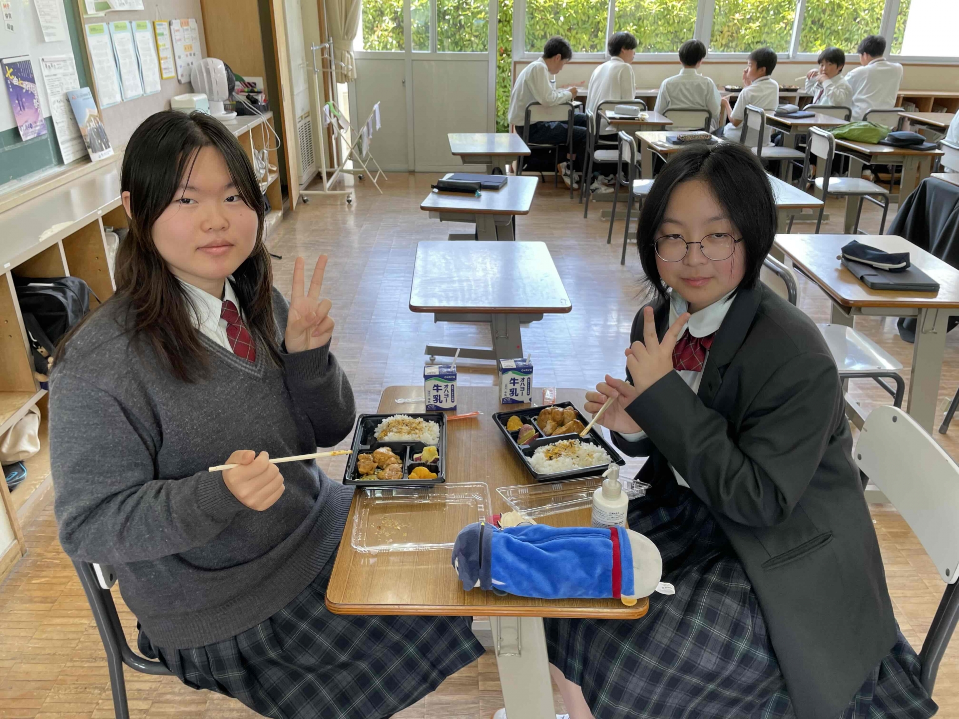 0513 教室給食・テント設営 (3)