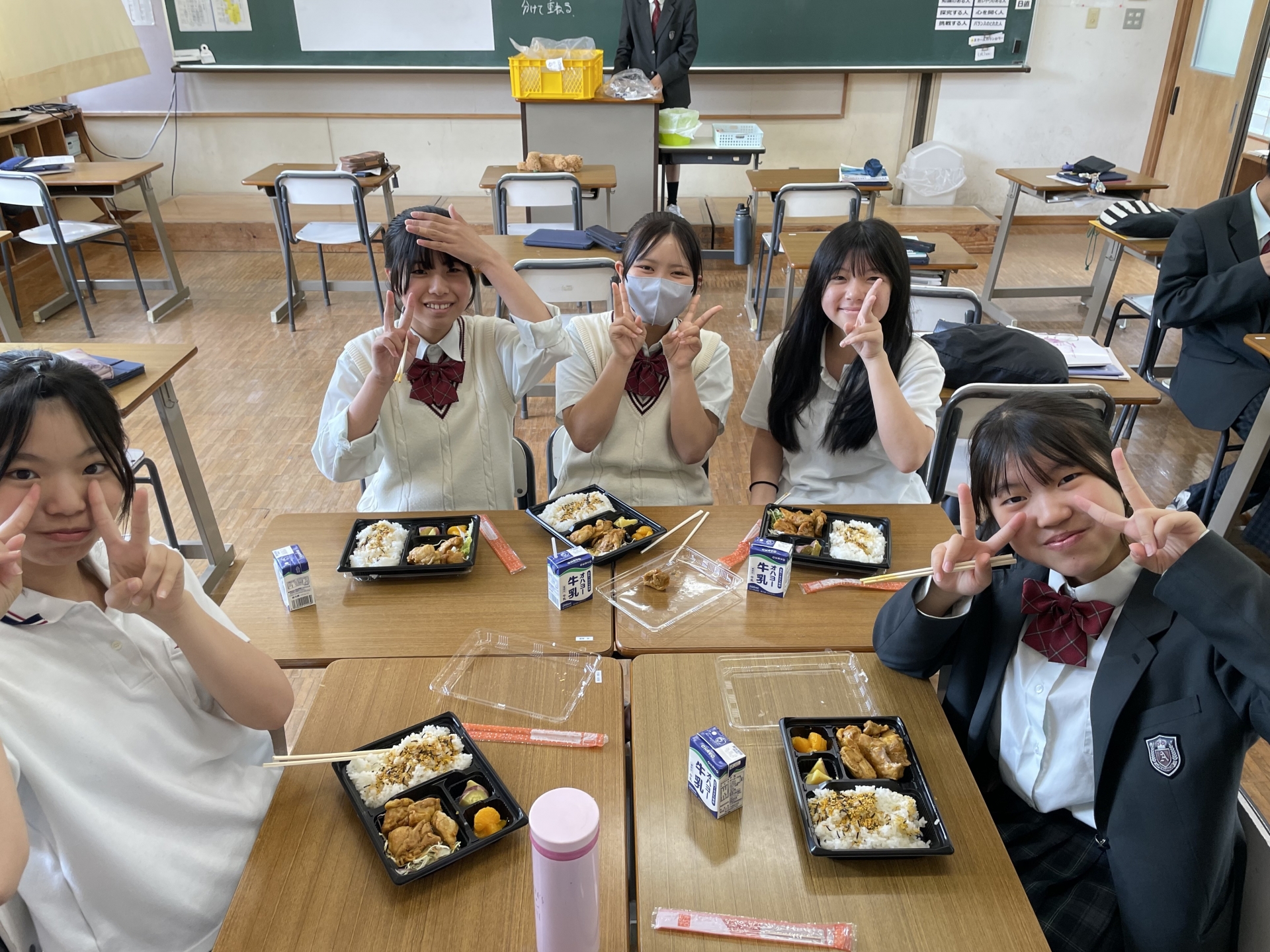0513 教室給食・テント設営 (4)